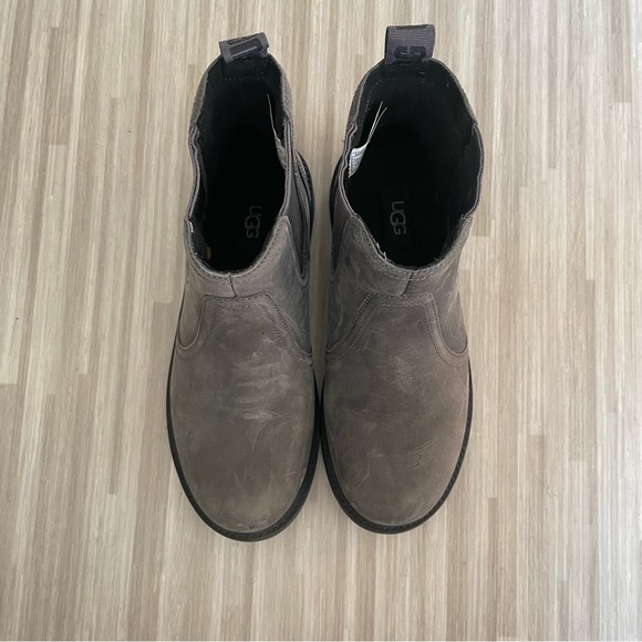 UGGS Chelsea Boots - Picture 6 of 7